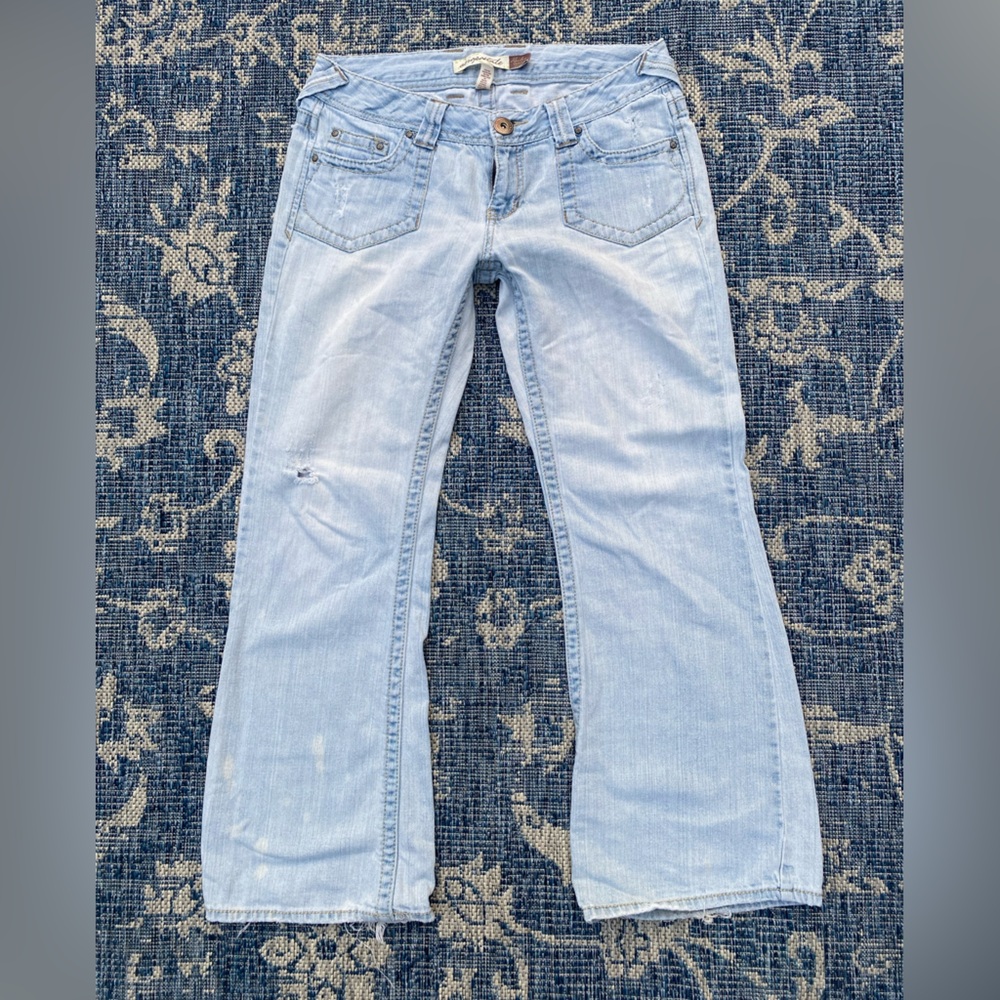 Aeropostale Light Wash Destructive Skinny Flare Jeans. Size 7/8 Short